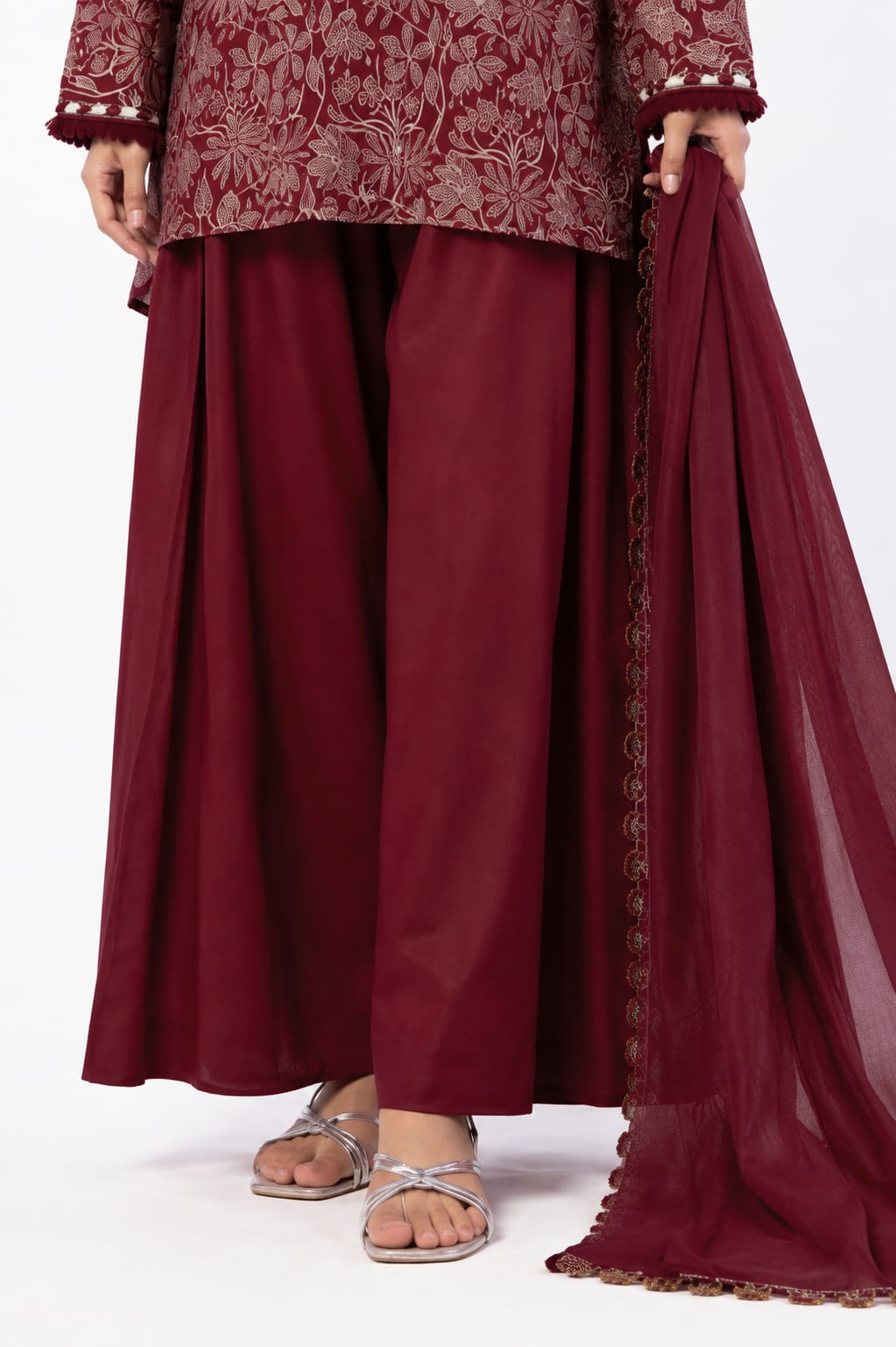 Elegant Floral 3-Piece Unstitched Lawn Suit – Summer Collection